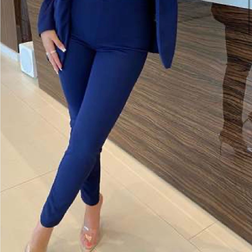 Women’s pants suit - Picture 3 of 4